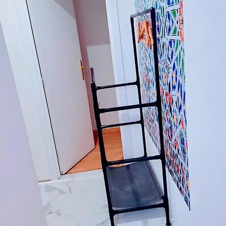Pour Voyageurs Nomades En Face Du Tramway Apartamento La Courneuve